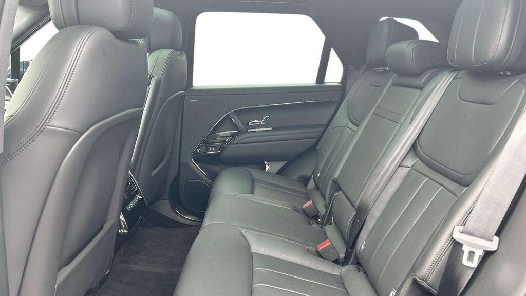 Land Rover Range Rover Sport 3.0 P460e Dynamic Se 2024 Black #4