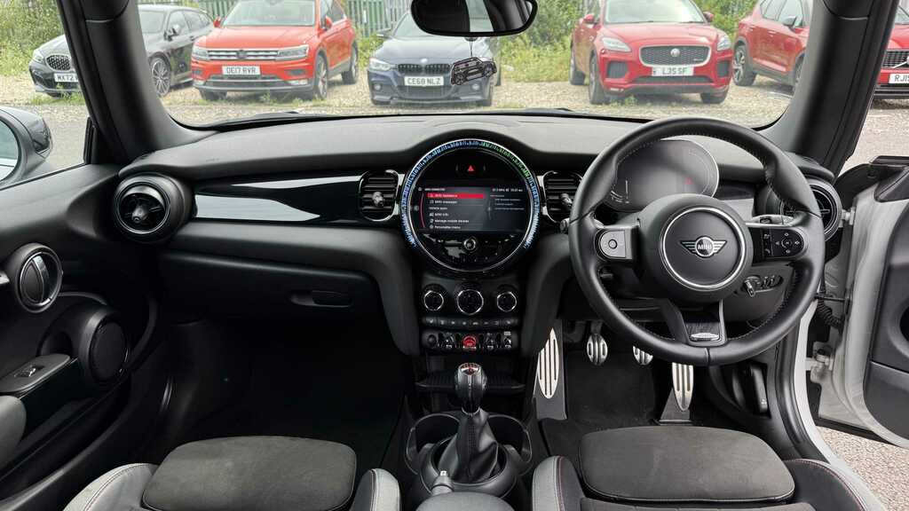 Mini Hatch 1.5 Cooper Sport 2021 YJ21CLL White #4
