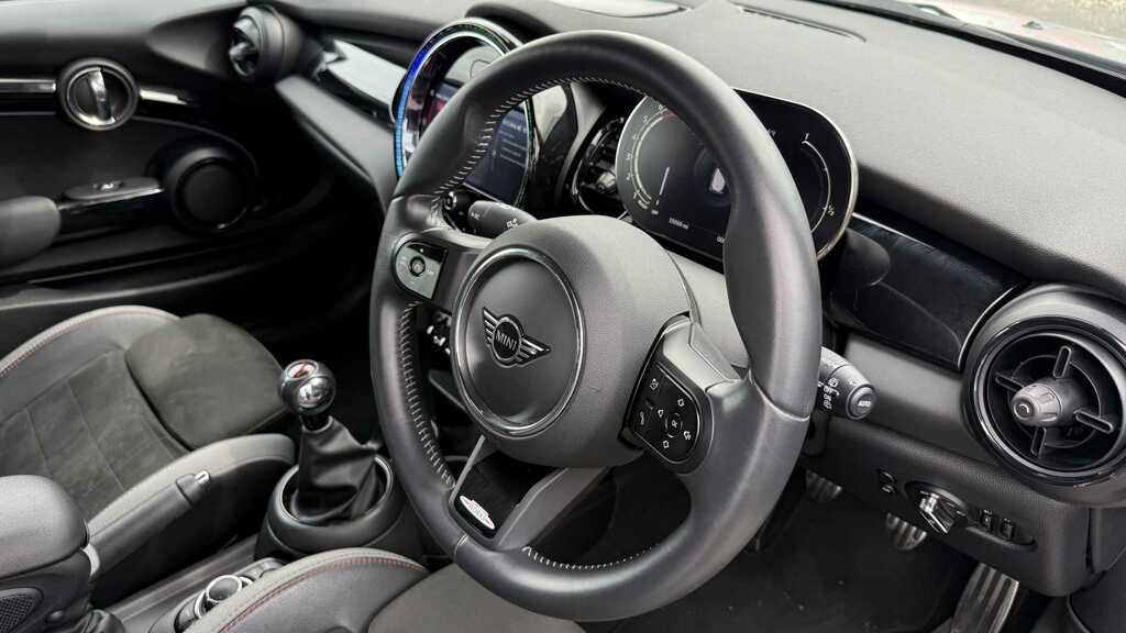 Mini Hatch 1.5 Cooper Sport 2021 YJ21CLL White #5