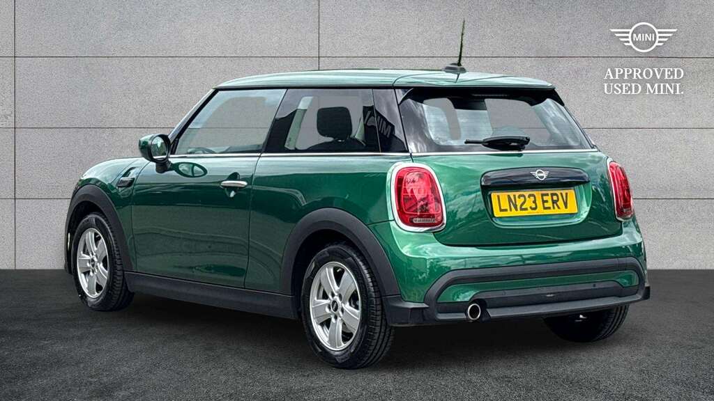 Mini Hatch 1.5 Cooper Classic 2023 LN23ERV Green #2
