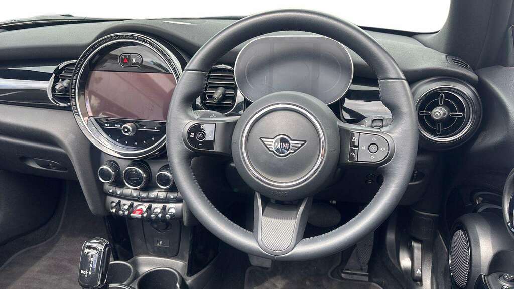 Mini Hatch Classic 2023 GJ73OJB Red #5