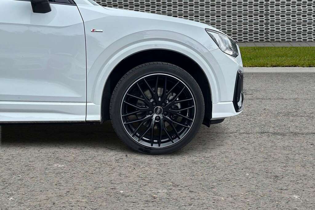 Audi Q2 30 Tfsi 116 Black Edition 2025 VK75UYN White #5