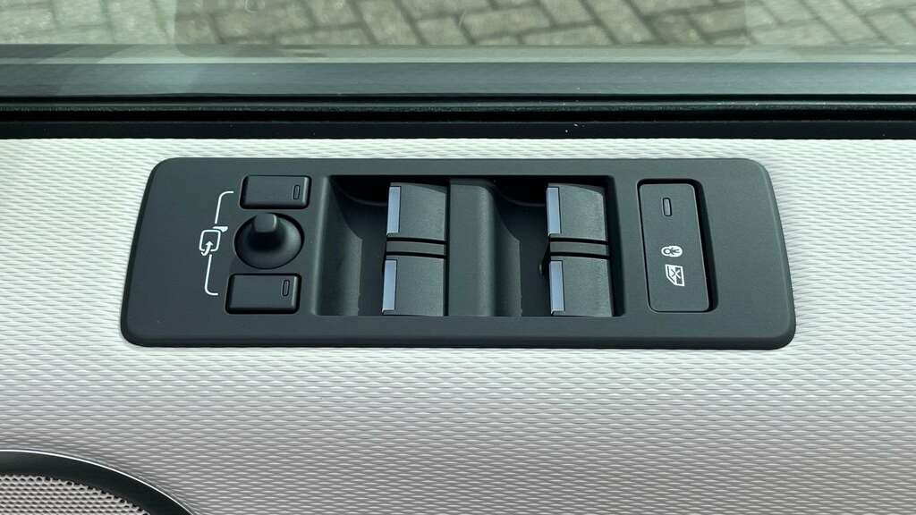 Land Rover Discovery 3.0 D300 S Blue #18