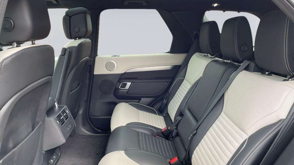Land Rover Discovery 3.0 D300 Dynamic Hse 2024 Brown #4