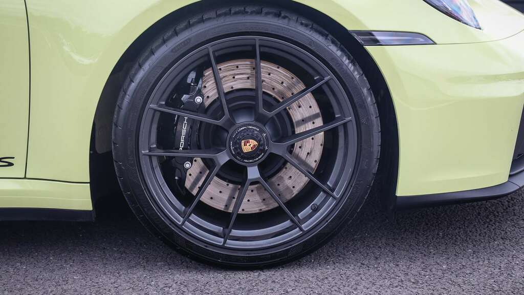 Porsche 911 Carrera Gts Hev S-a 2026 LM75OGK Yellow #5