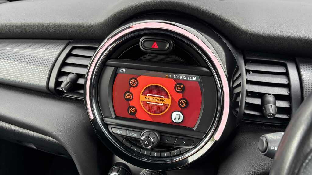 Mini Hatch Cooper 1.5 Sport II 7Spd 136Ps Nav Pack Grey #29