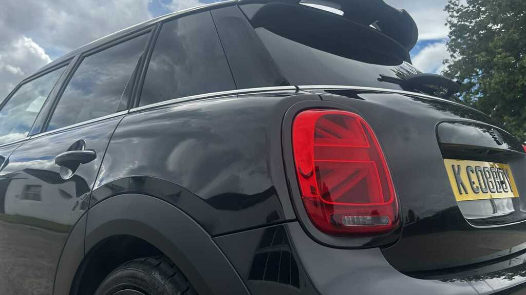 Mini Hatch 1.5 Cooper Sport 2021 AF71YTV Black #6