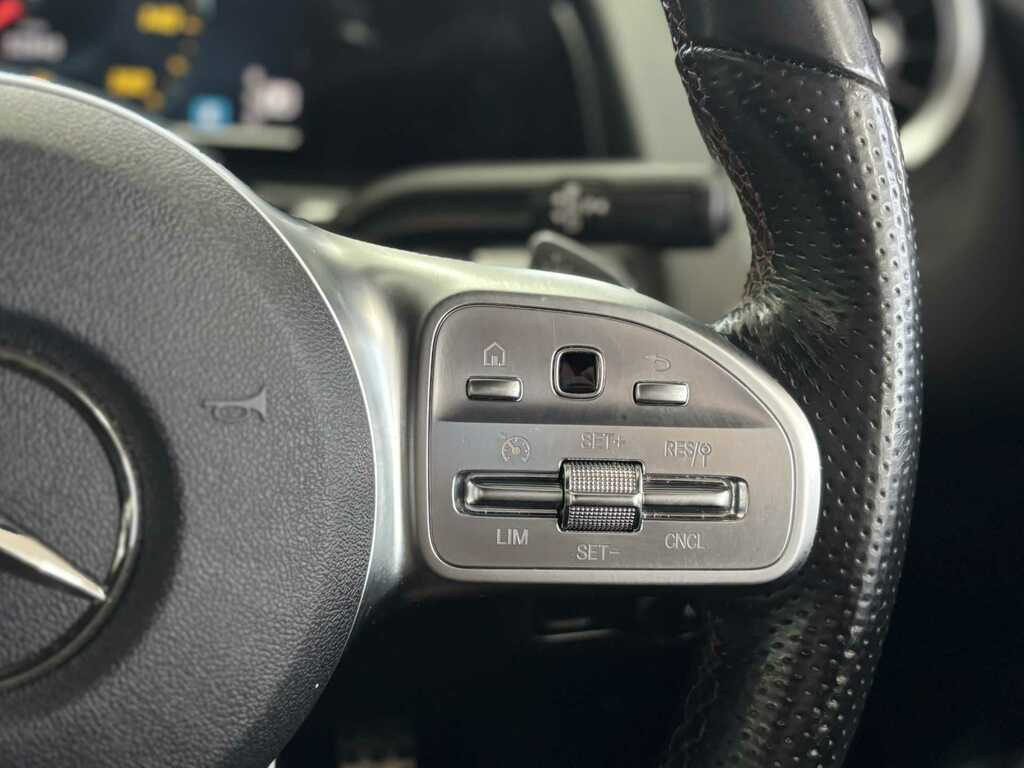 Mercedes-Benz GLB Class White #24