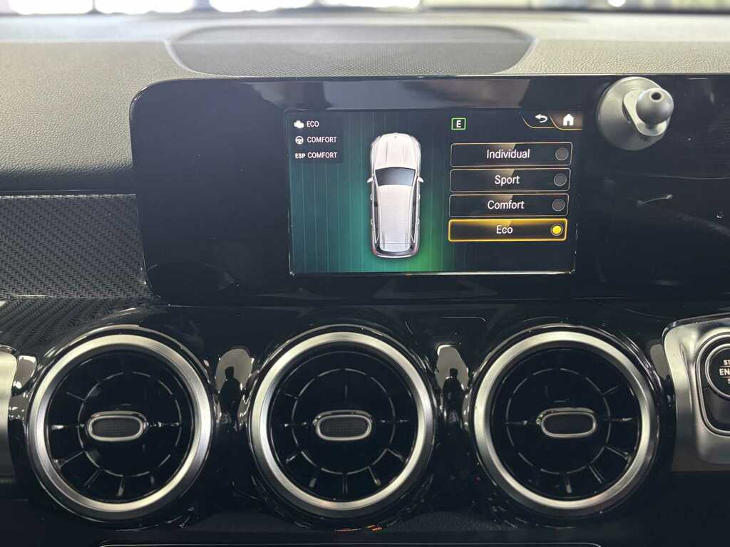 Mercedes-Benz GLB Class White #16