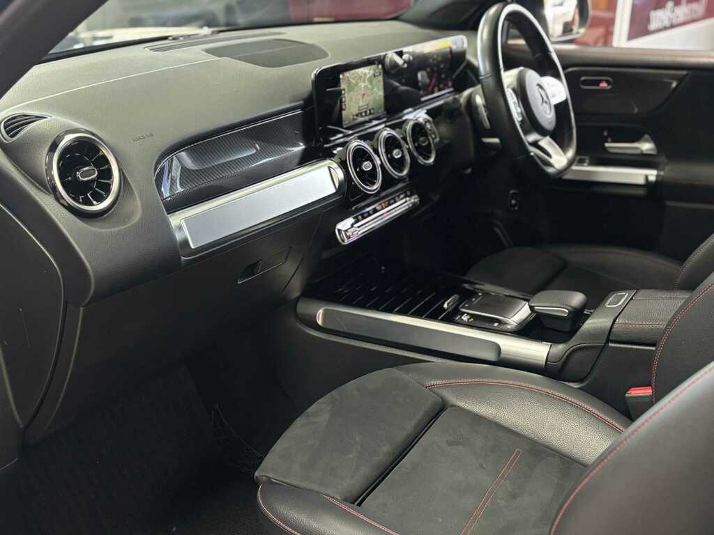 Mercedes-Benz GLB Class White #27