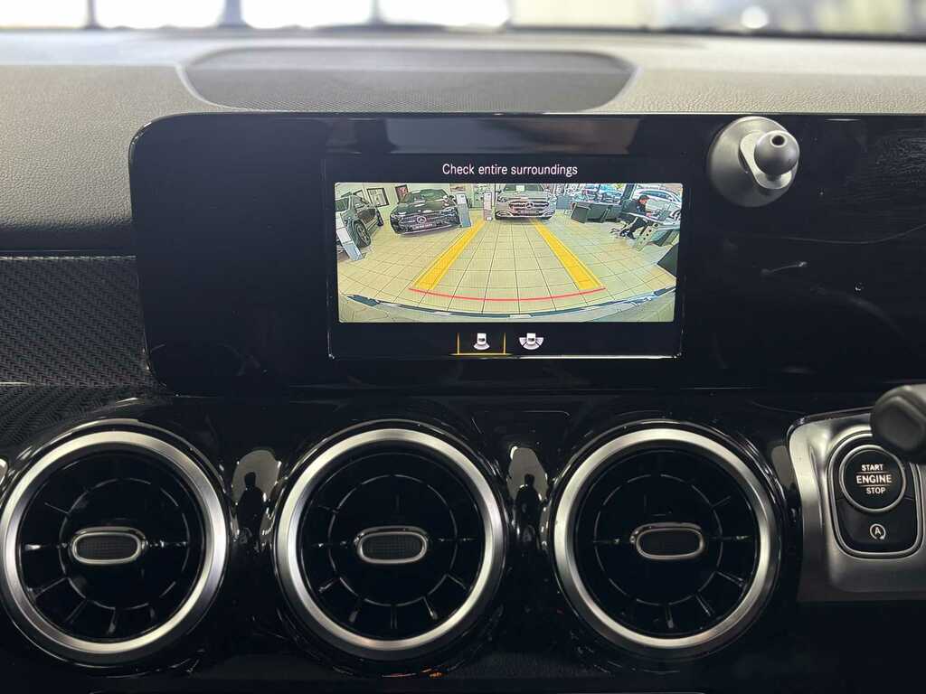 Mercedes-Benz GLB Class White #19
