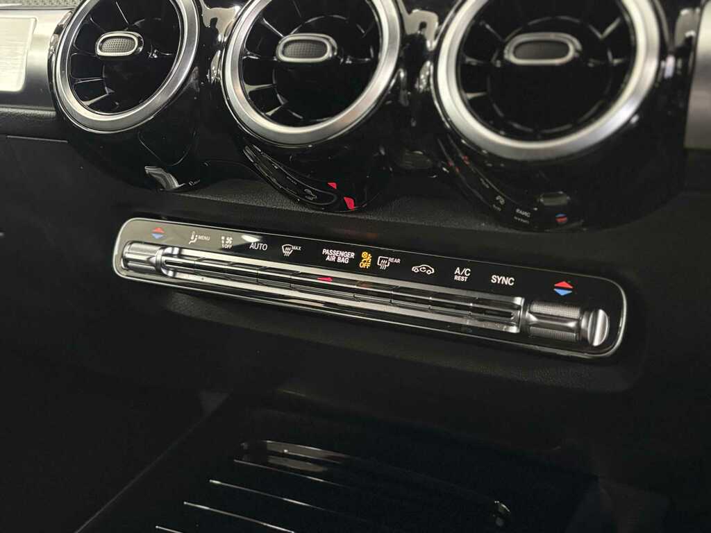 Mercedes-Benz GLB Class White #20