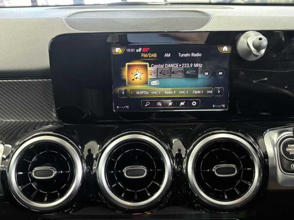 Mercedes-Benz GLB Class White #15