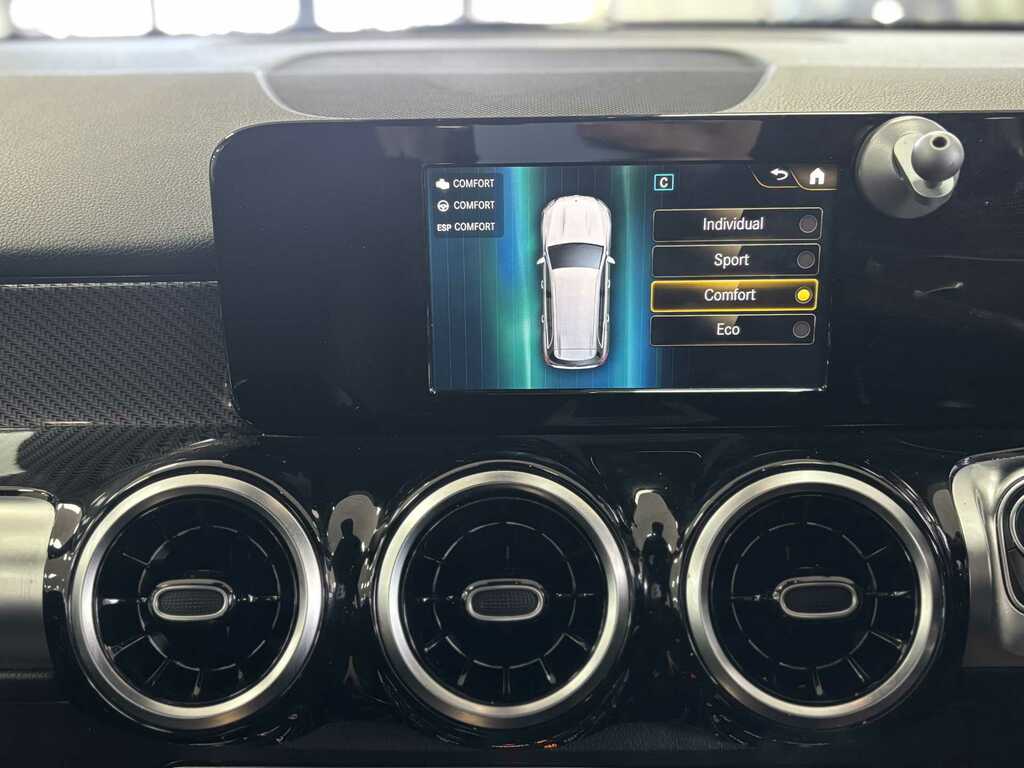 Mercedes-Benz GLB Class White #17