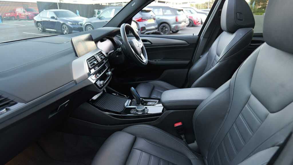 BMW iX3 80Kwh Premier Edition Black #21