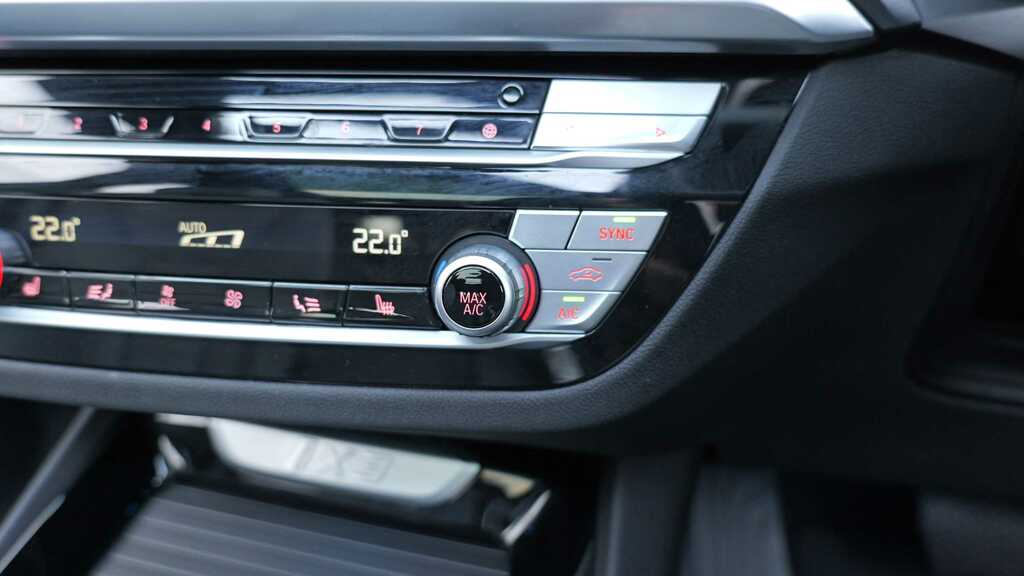BMW iX3 80Kwh Premier Edition Black #30