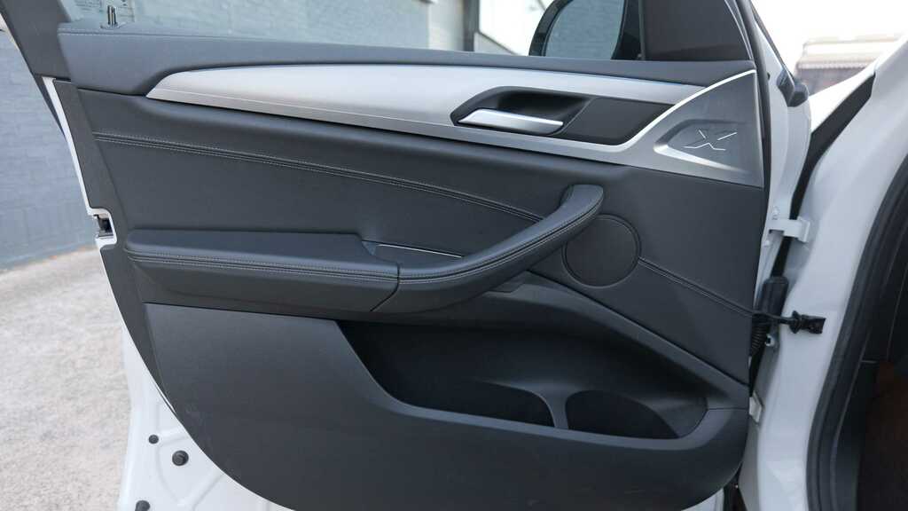 BMW iX3 80Kwh Premier Edition Black #24