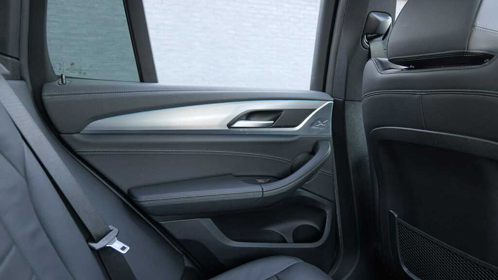 BMW iX3 80Kwh Premier Edition Black #25