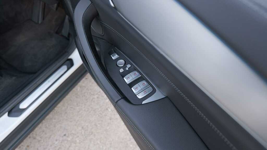 BMW iX3 80Kwh Premier Edition Black #27