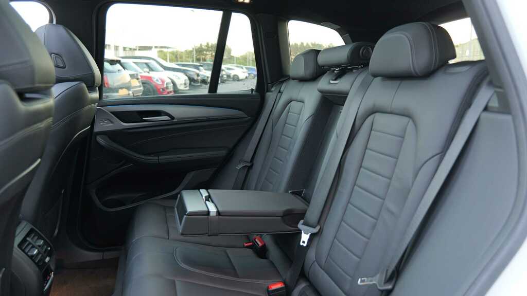BMW iX3 80Kwh Premier Edition Black #11