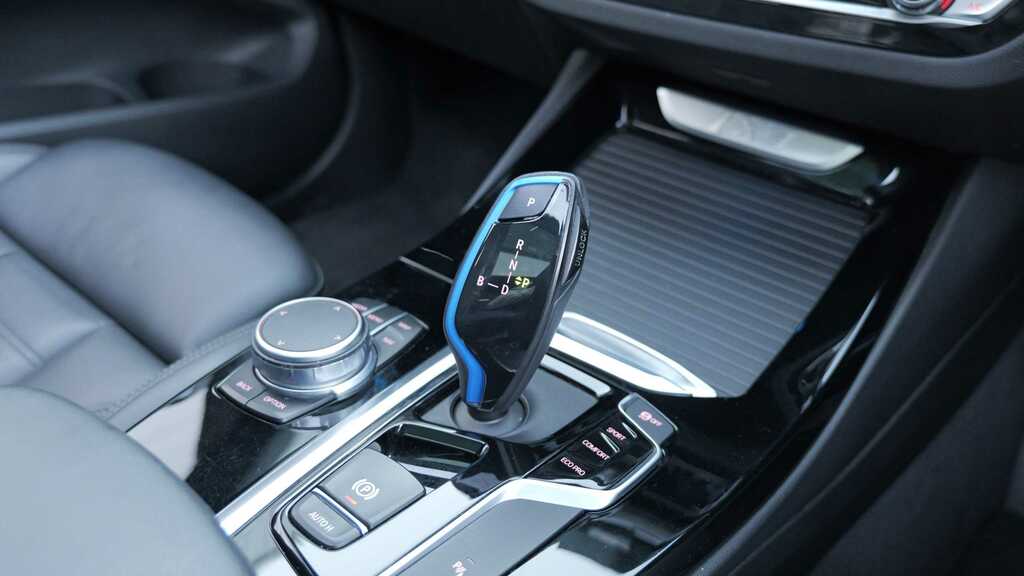 BMW iX3 80Kwh Premier Edition Black #9