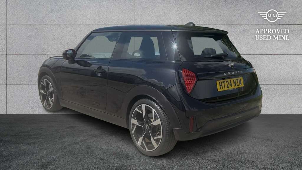 Mini Hatch 1.5 C Exclusive 2024 HT24NZM Black #2
