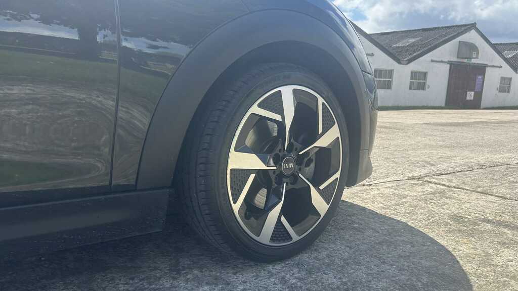 Mini Hatch 1.5 C Exclusive 2024 HT24NZM Black #6