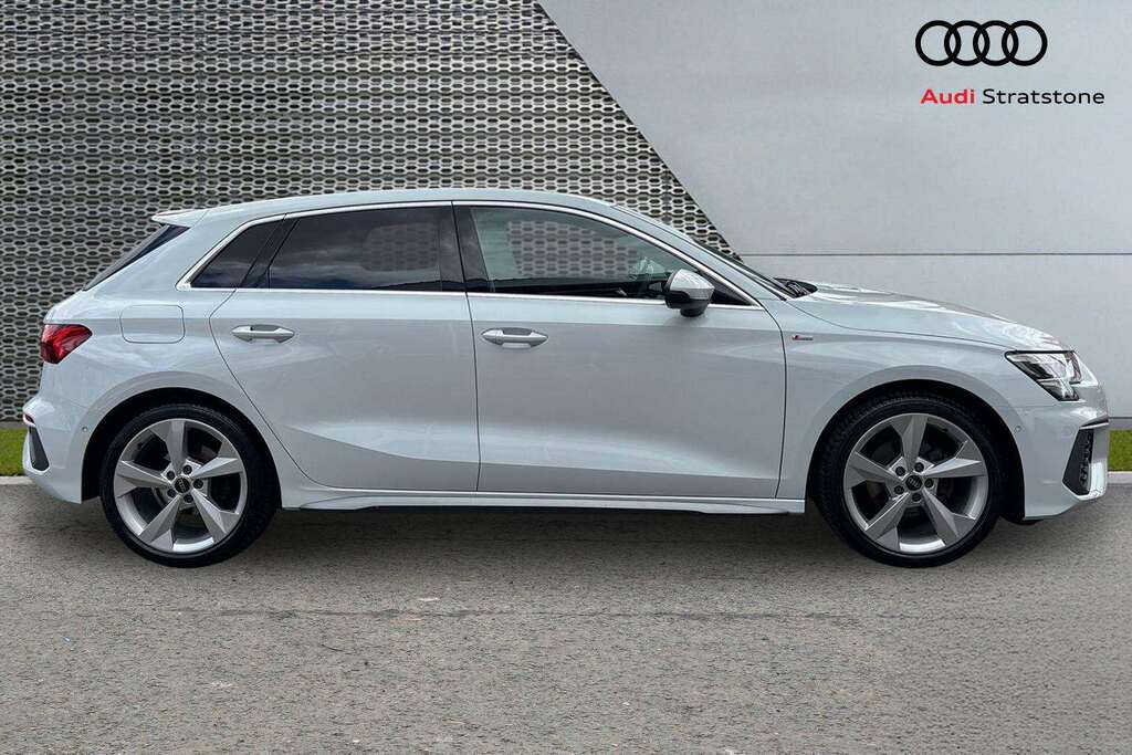 Audi A3 35 Tfsi S Line S Tronic Comfortsound 2022 KR72HLX White #3