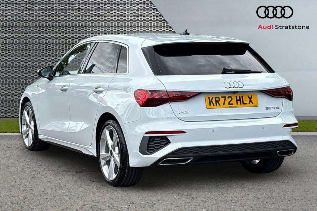 Audi A3 35 Tfsi S Line S Tronic Comfortsound 2022 KR72HLX White #2