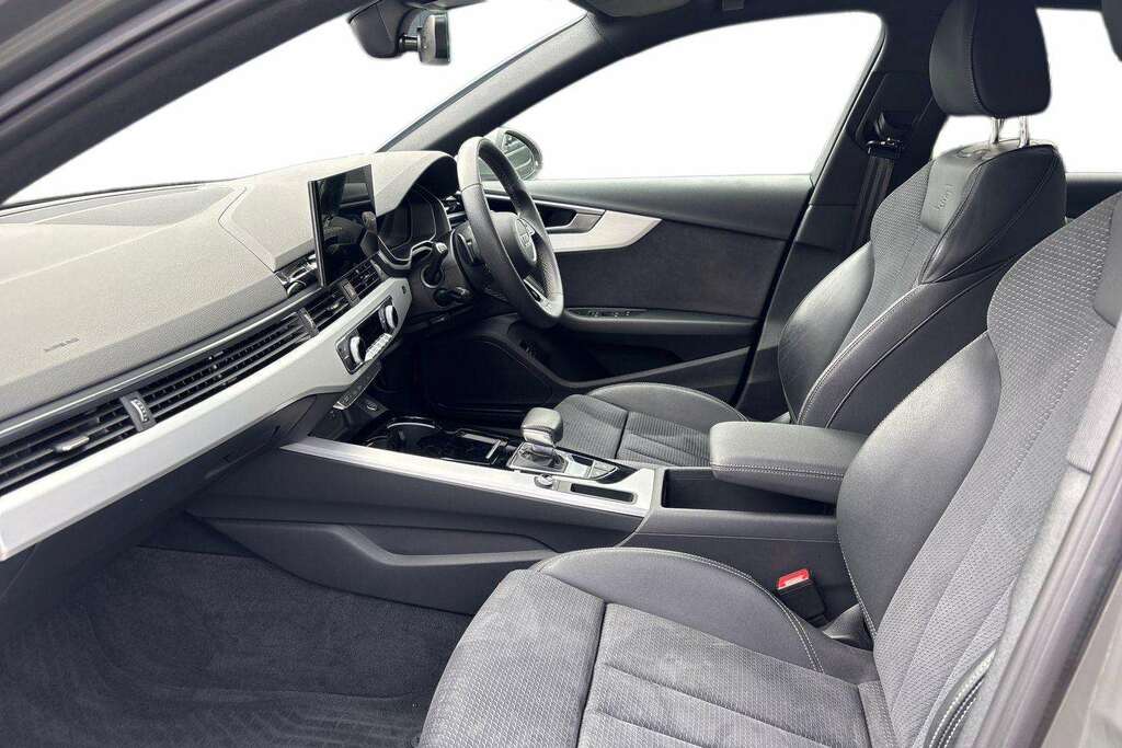 Audi A4 40 Tfsi 204 S Line S Tronic 2024 Black #20