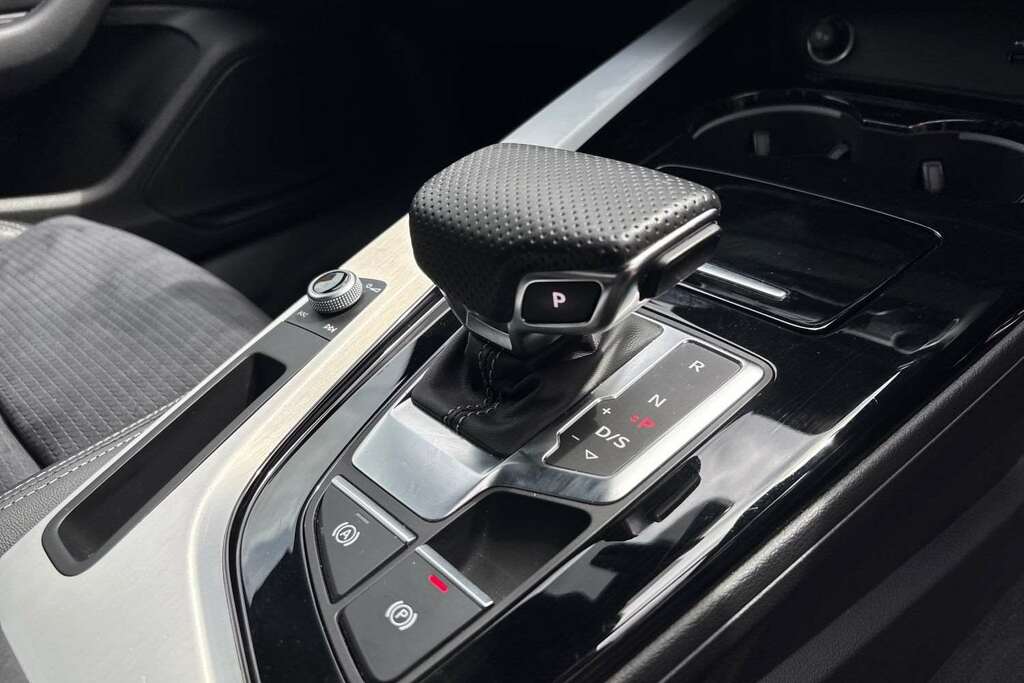 Audi A4 40 Tfsi 204 S Line S Tronic 2024 Black #14