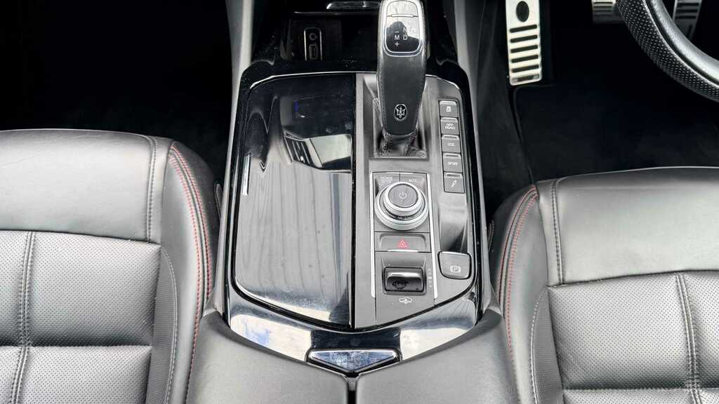 Maserati Levante V6d Gransport Black #27