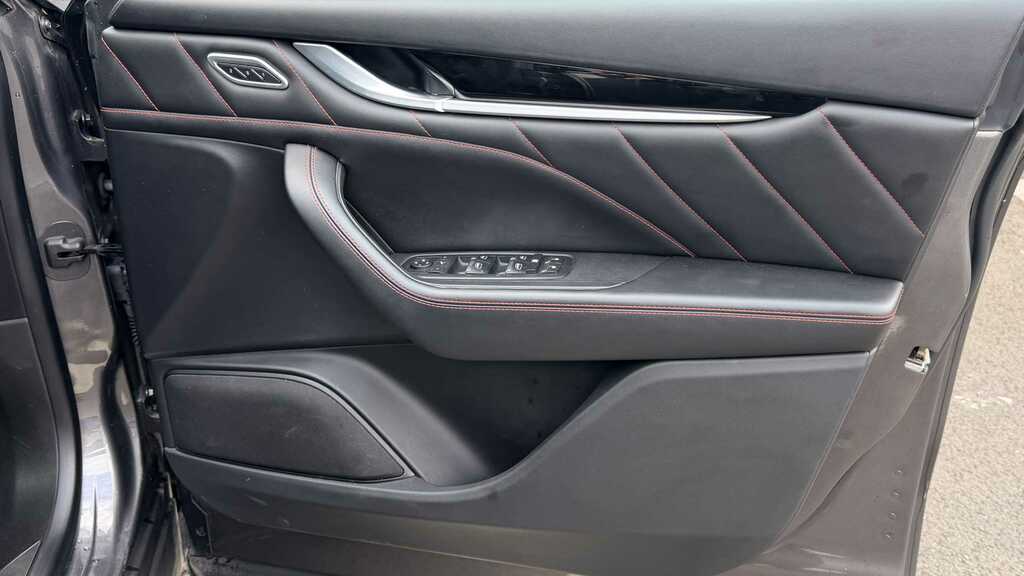 Maserati Levante V6d Gransport Black #22