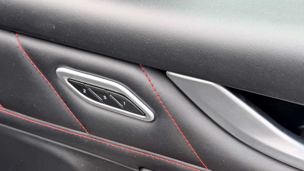 Maserati Levante V6d Gransport Black #31