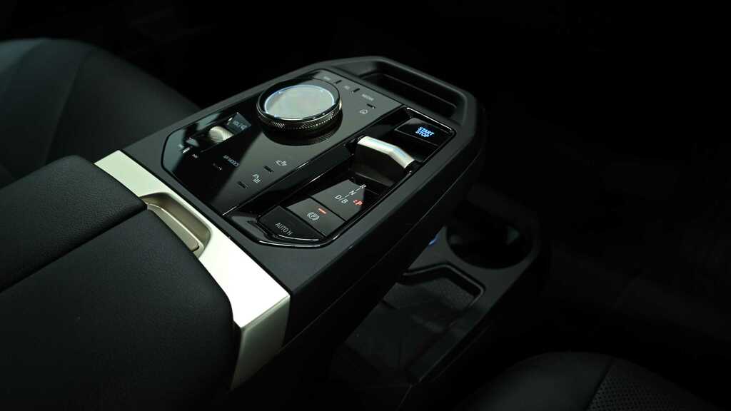 BMW iX 240Kw Xdrive40 M Sport 76.6Kwh 2022 LK72HPJ Blue #6