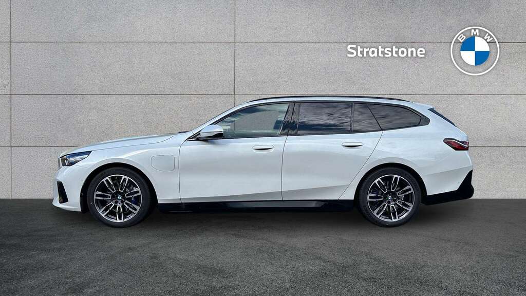 BMW 5 Series 530E M Sport 2026 White #3