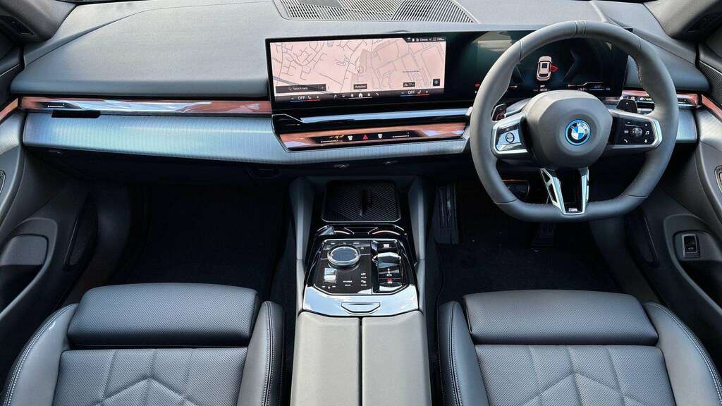 BMW 5 Series 530E M Sport 2026 White #4