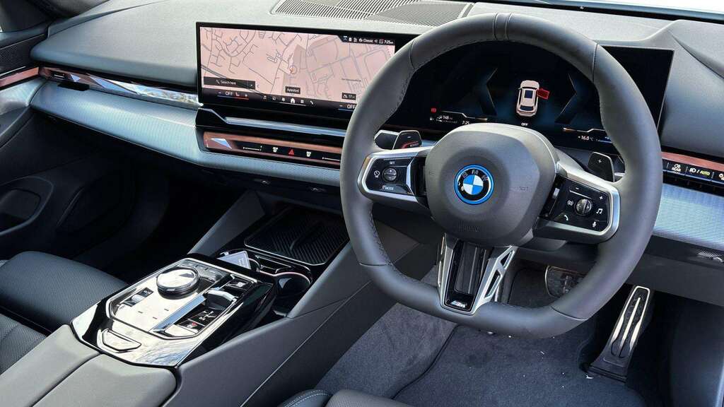 BMW 5 Series 530E M Sport 2026 White #6
