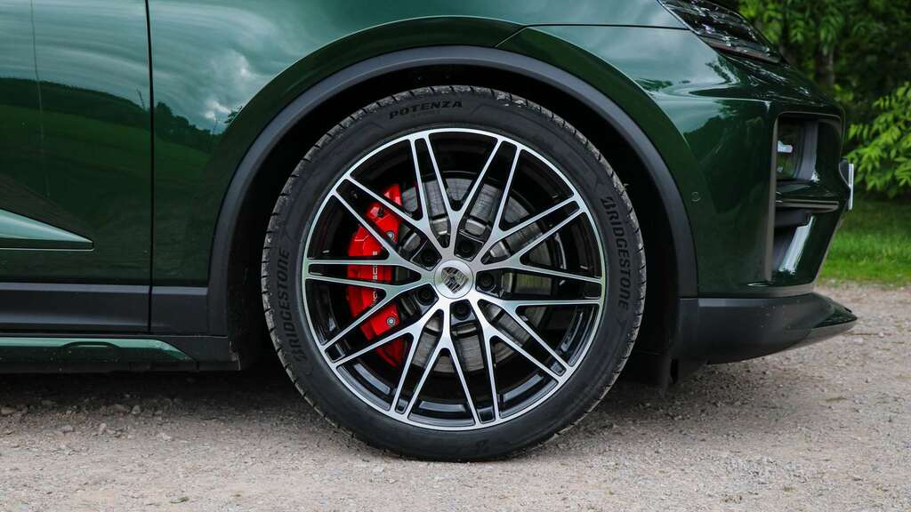 Porsche Macan Turbo 2025 2026 MX26YMR Green #5