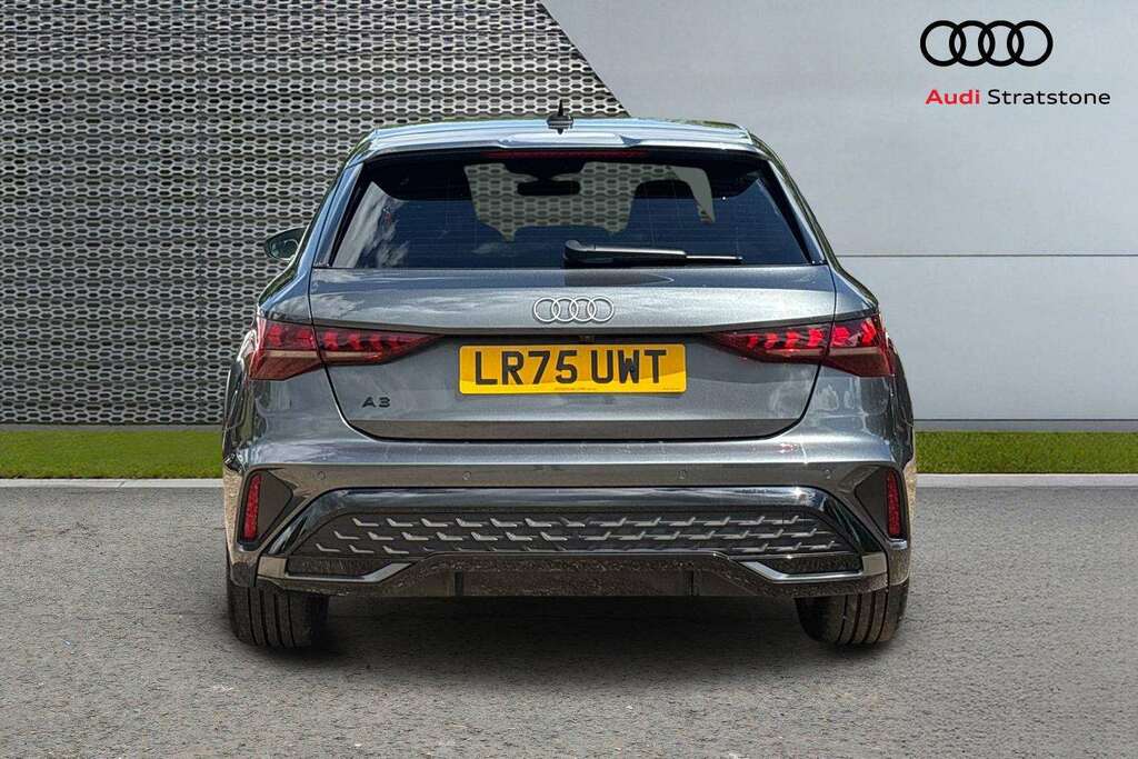 Audi A3 1.5 Tfsi 150 S Line S Tronic 2025 Grey #4