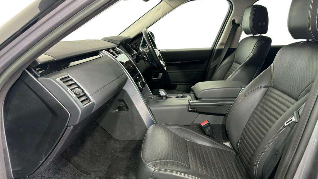 Land Rover Discovery 3.0 D300 S 2022 Grey #3