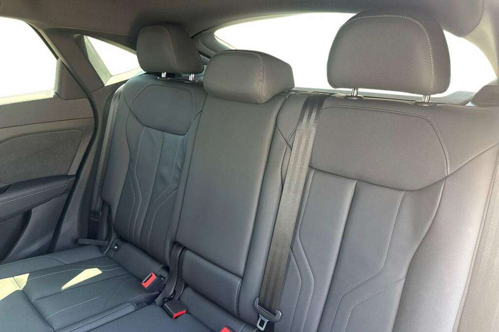 Audi Q3 Launch Edition Plus E-hybrid 272 Ps S Tronic Black #15