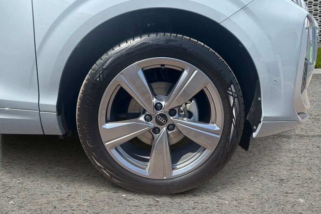 Audi Q3 Launch Edition Plus E-hybrid 272 Ps S Tronic Black #7
