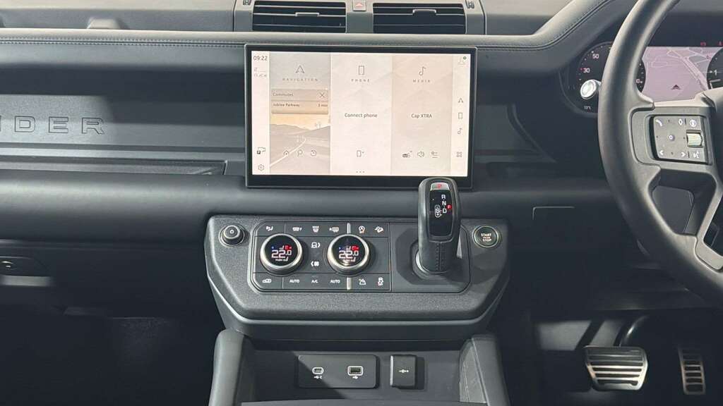 Land Rover Defender 90 D250 Hard Top Hse White #12