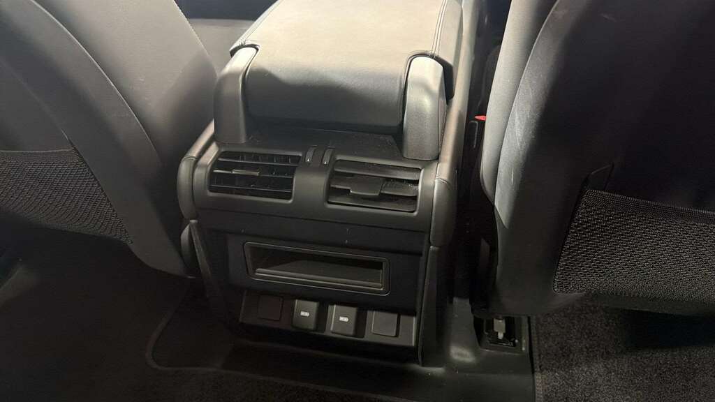 Land Rover Defender 90 D250 Hard Top Hse White #16