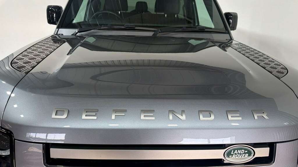 Land Rover Defender 90 D250 Hard Top Hse White #18