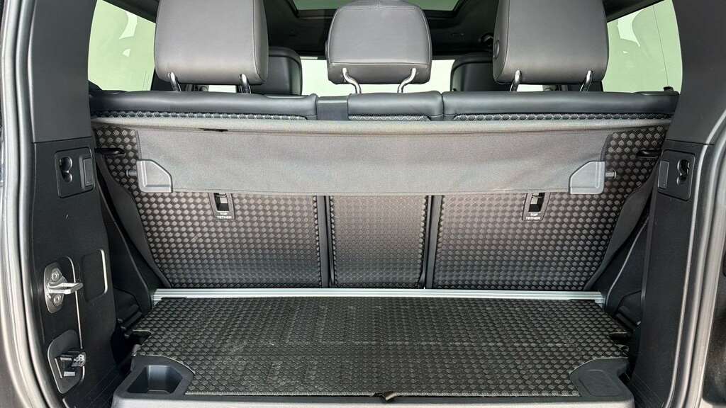 Land Rover Defender 90 D250 Hard Top Hse White #9