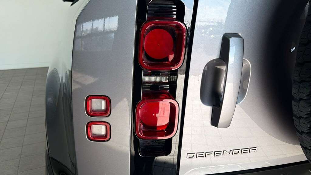 Land Rover Defender 90 D250 Hard Top Hse White #24