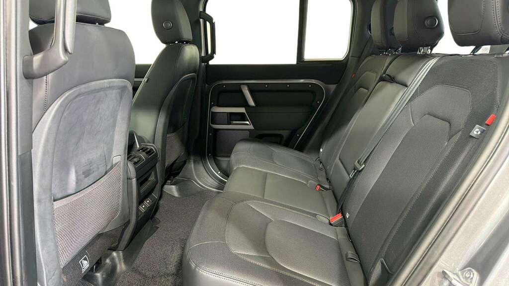 Land Rover Defender 110 3.0 D300 X-dynamic Se 110 2023 Grey #4