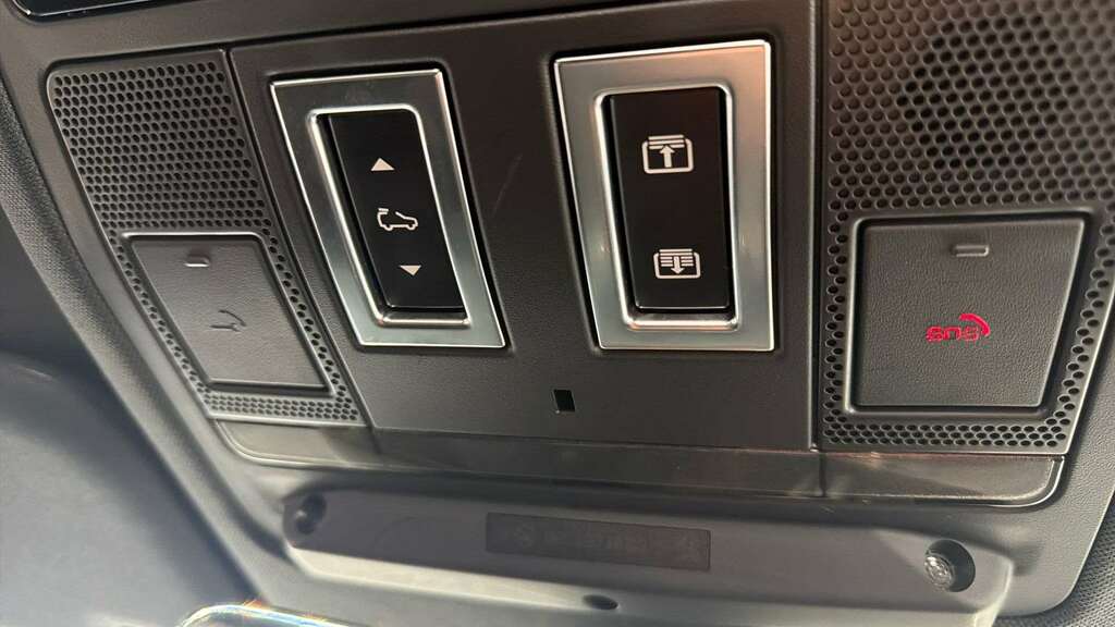 Land Rover Defender 110 Se Black #23